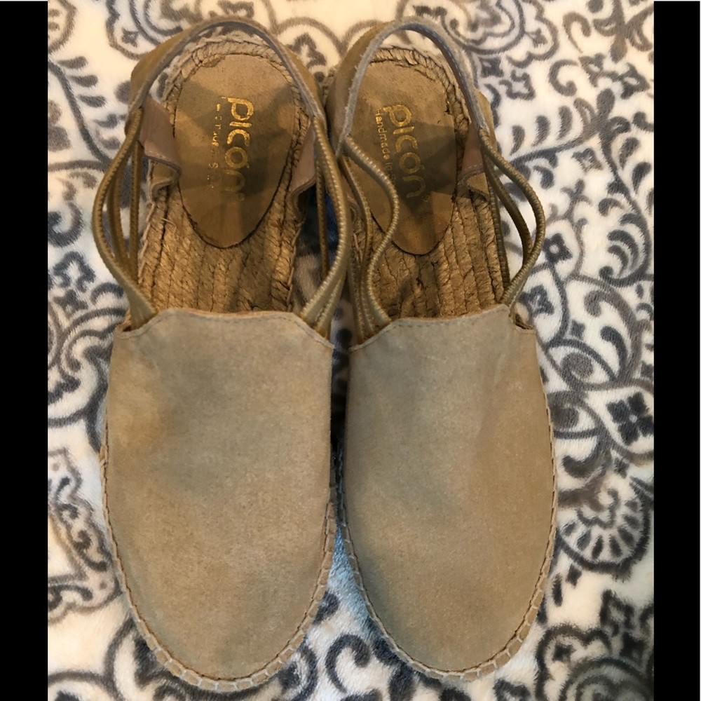 Adorable Picon espadrilles.